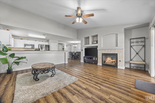 11904 Darlington Avenue, Bakersfield, CA 93312