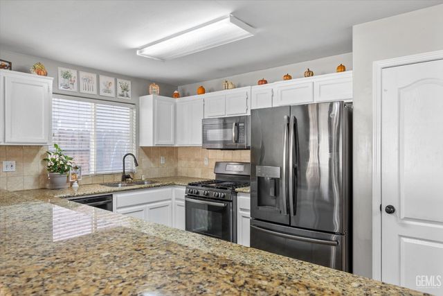 11904 Darlington Avenue, Bakersfield, CA 93312