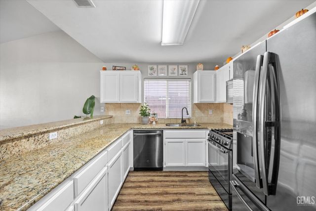 11904 Darlington Avenue, Bakersfield, CA 93312