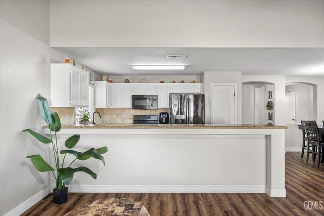 11904 Darlington Avenue, Bakersfield, CA 93312