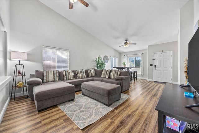 11904 Darlington Avenue, Bakersfield, CA 93312