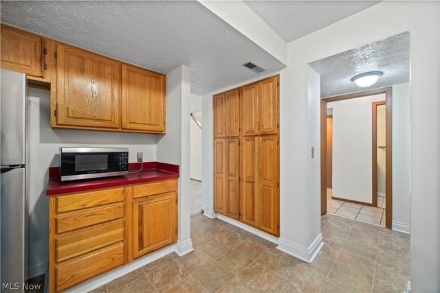 30017 Center Ridge Road F, Westlake, OH 44145