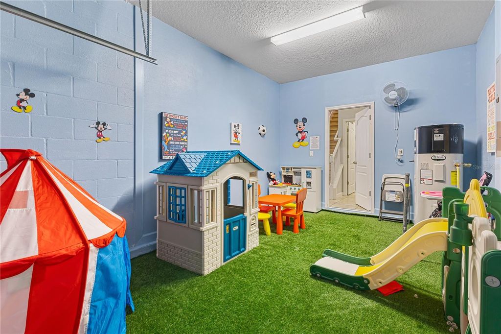 Image 29 of property listing at 9006 MAJESTY PALM ROAD, Kissimmee, FL 34747