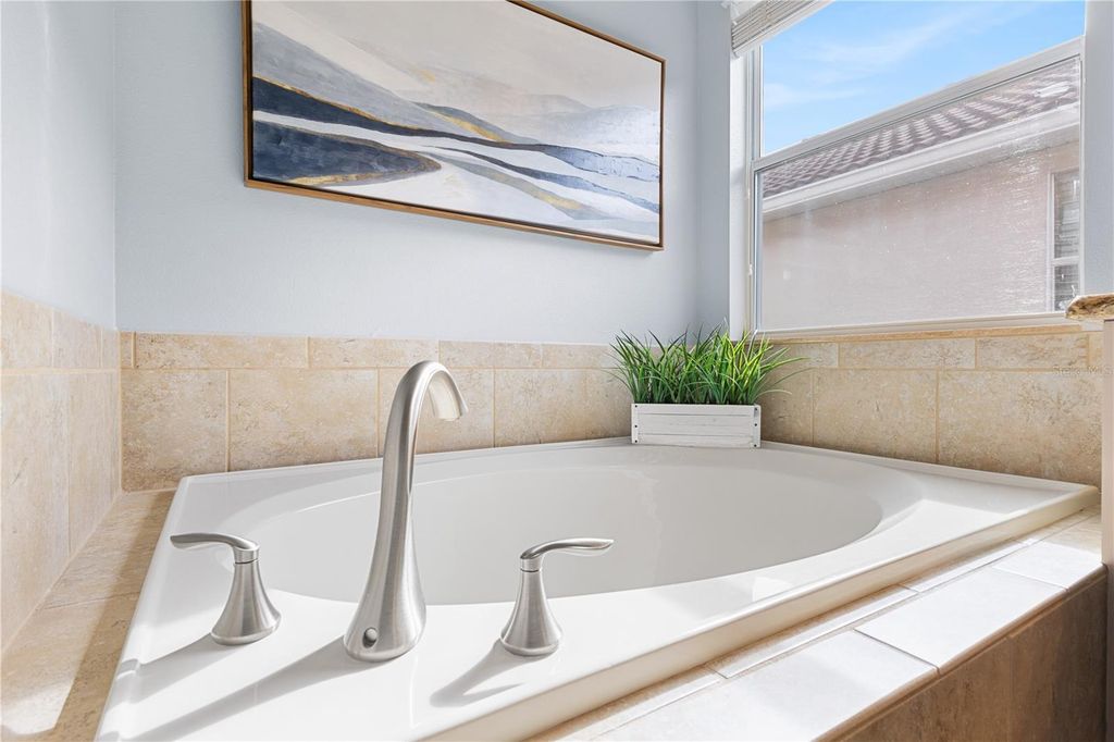 Image 40 of property listing at 9006 MAJESTY PALM ROAD, Kissimmee, FL 34747