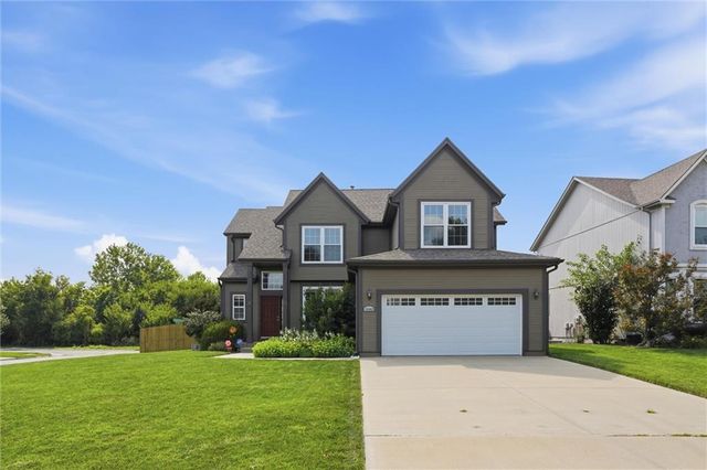 15462 S Hillside Street, Olathe, KS 66062