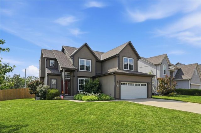 15462 S Hillside Street, Olathe, KS 66062