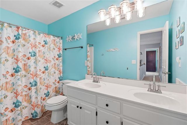 15462 S Hillside Street, Olathe, KS 66062
