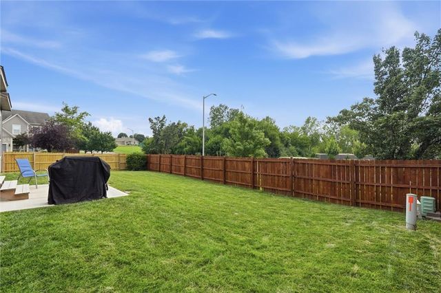 15462 S Hillside Street, Olathe, KS 66062
