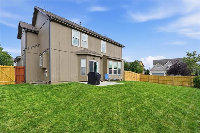 15462 S Hillside Street, Olathe, KS 66062