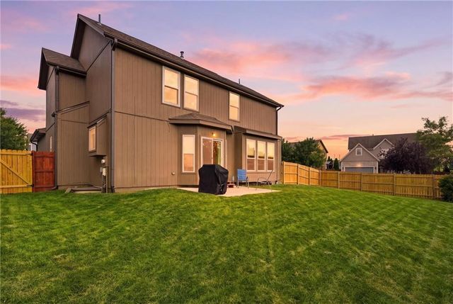 15462 S Hillside Street, Olathe, KS 66062