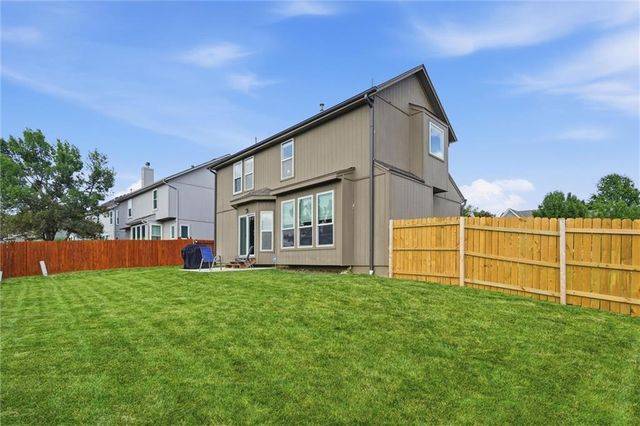 15462 S Hillside Street, Olathe, KS 66062