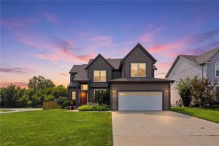 15462 S Hillside Street, Olathe, KS 66062