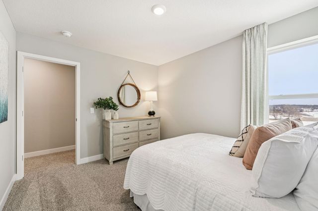1908 Highview Terrace, Shakopee, MN 55379