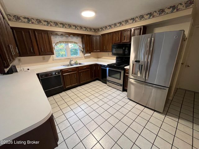 1022 Greenbriar Rd, Lawrenceburg, KY 40342
