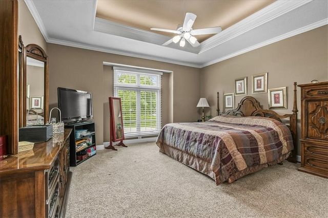 240 SW Winterpark Circle, Lee's Summit, MO 64081