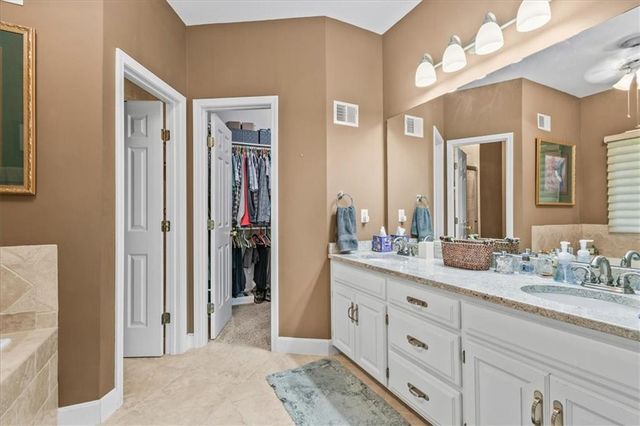 240 SW Winterpark Circle, Lee's Summit, MO 64081