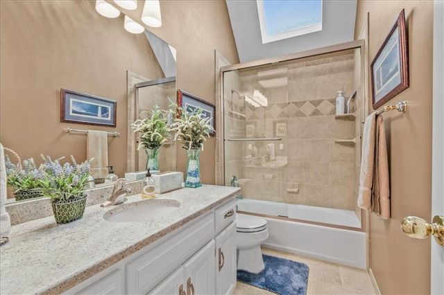 240 SW Winterpark Circle, Lee's Summit, MO 64081