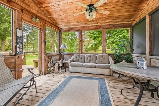 240 SW Winterpark Circle, Lee's Summit, MO 64081