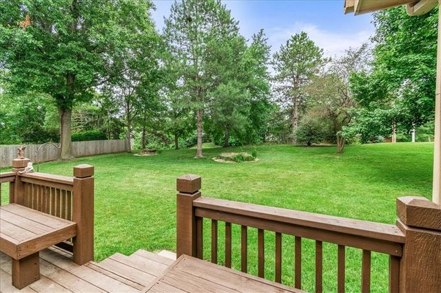 240 SW Winterpark Circle, Lee's Summit, MO 64081