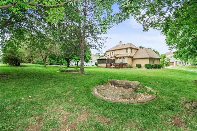 240 SW Winterpark Circle, Lee's Summit, MO 64081
