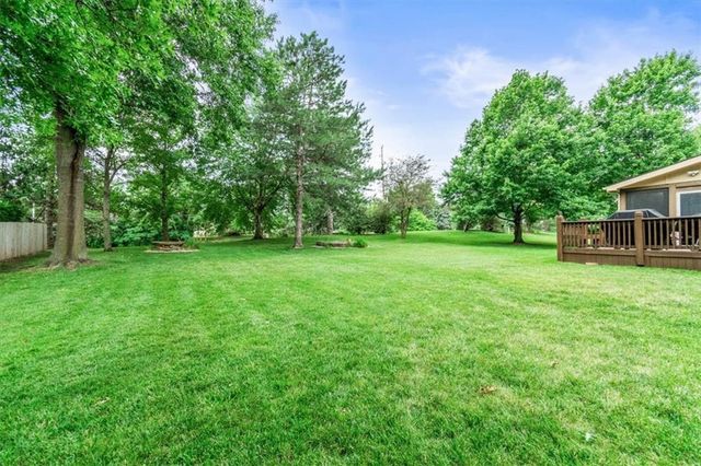 240 SW Winterpark Circle, Lee's Summit, MO 64081