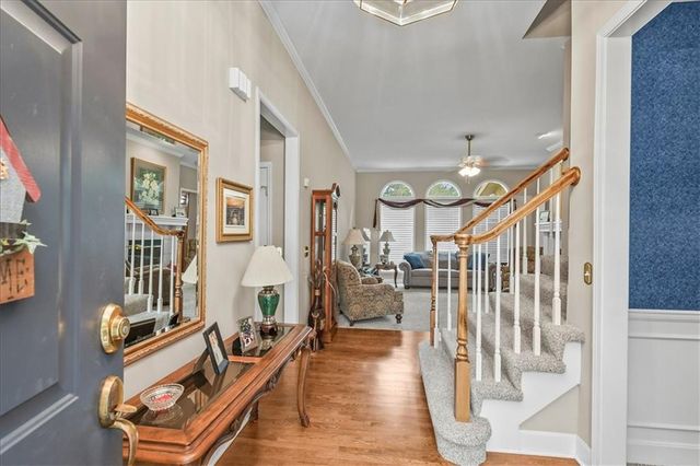 240 SW Winterpark Circle, Lee's Summit, MO 64081