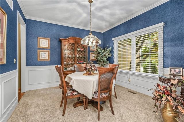 240 SW Winterpark Circle, Lee's Summit, MO 64081