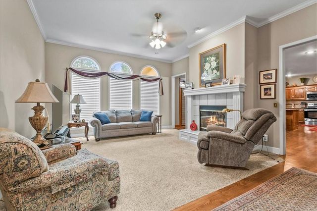 240 SW Winterpark Circle, Lee's Summit, MO 64081