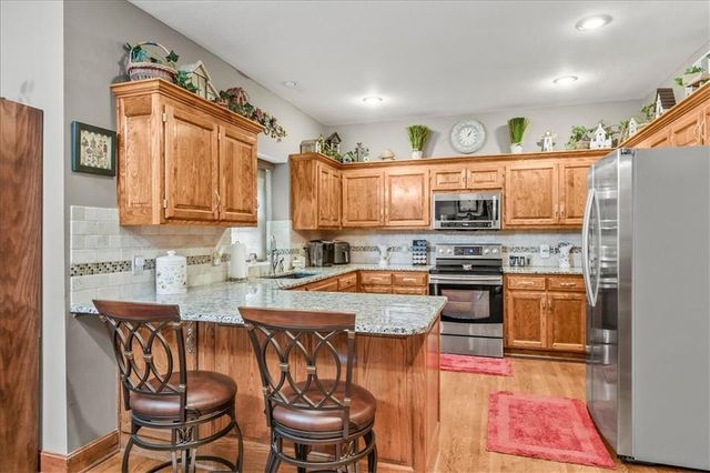 240 SW Winterpark Circle, Lee's Summit, MO 64081