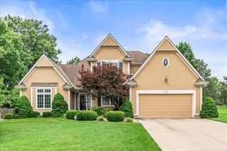 240 SW Winterpark Circle, Lee's Summit, MO 64081