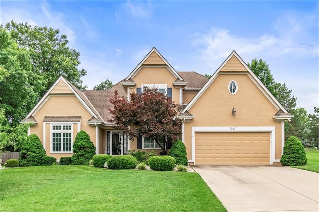 240 SW Winterpark Circle, Lee's Summit, MO 64081