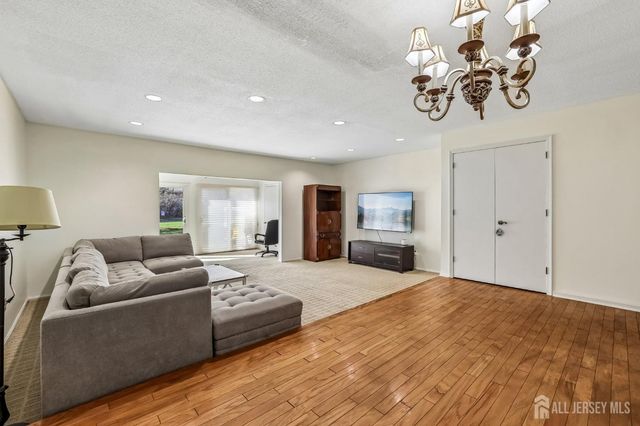 293 Bromley Place, East Brunswick, NJ 08816
