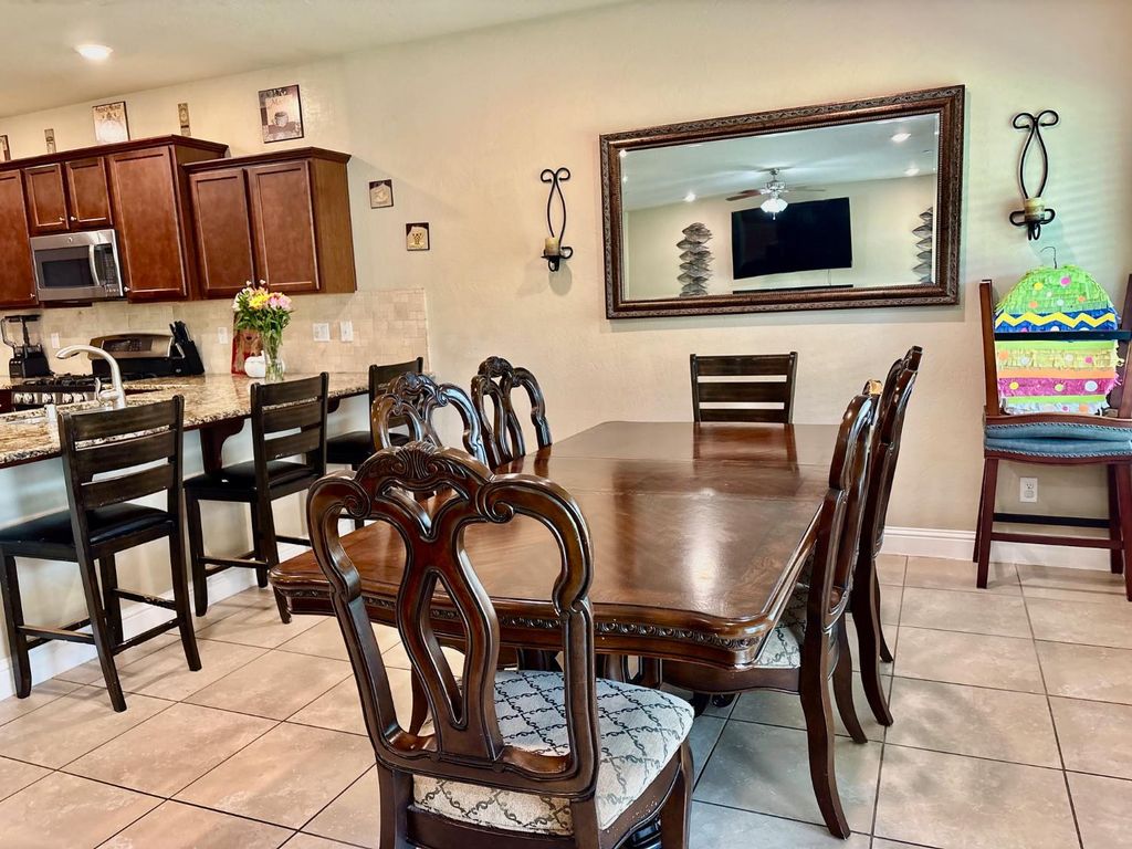 Image 4 of property listing at 2220 N Shady Street, Visalia, CA 93291