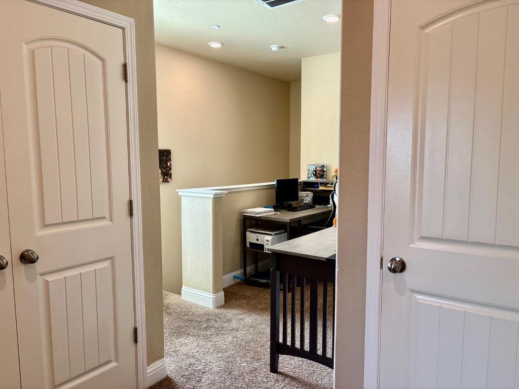 Image 7 of property listing at 2220 N Shady Street, Visalia, CA 93291