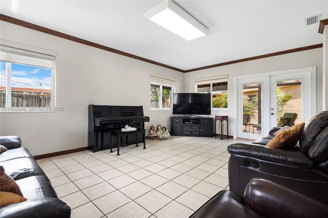 4660 W 9th Ave, Hialeah, FL 33012