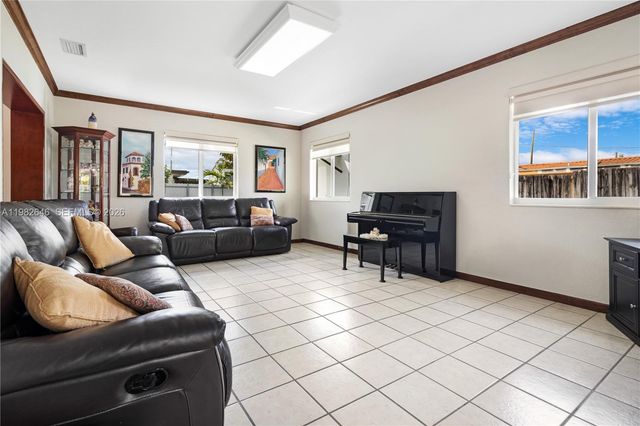 4660 W 9th Ave, Hialeah, FL 33012