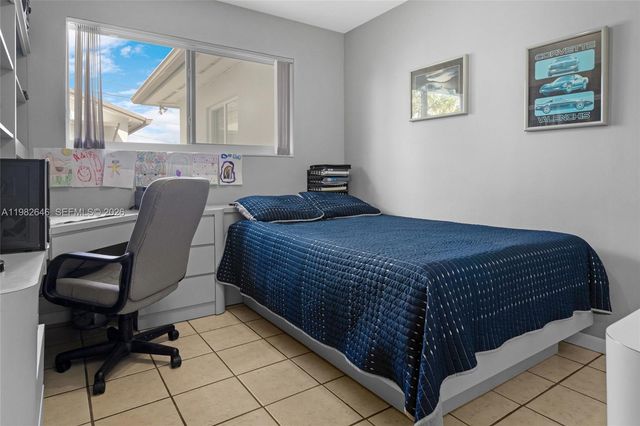 4660 W 9th Ave, Hialeah, FL 33012