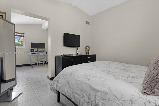 4660 W 9th Ave, Hialeah, FL 33012