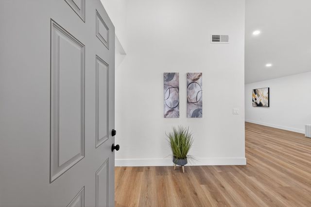 7717 VALLEY WOOD Dr, Sacramento, CA 95828