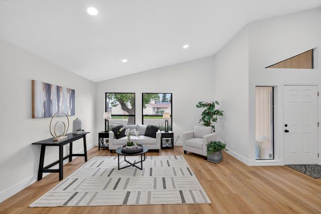 7717 VALLEY WOOD Dr, Sacramento, CA 95828