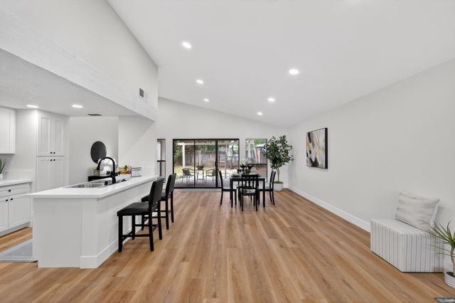 7717 VALLEY WOOD Dr, Sacramento, CA 95828