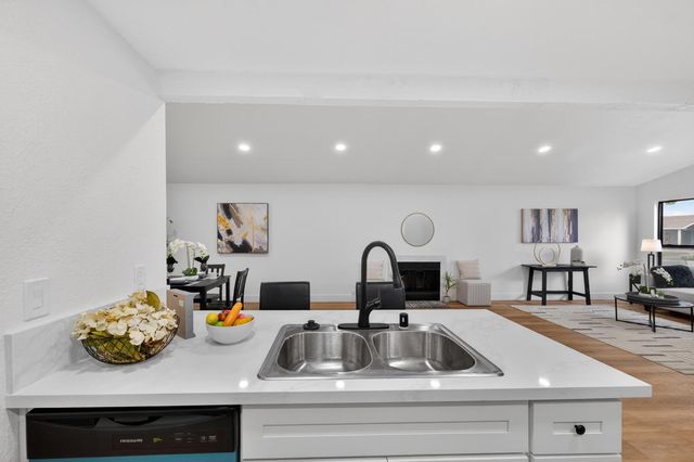 7717 VALLEY WOOD Dr, Sacramento, CA 95828