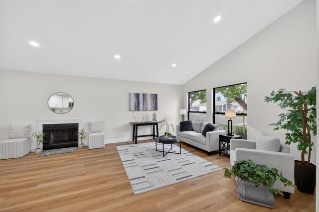 7717 VALLEY WOOD Dr, Sacramento, CA 95828