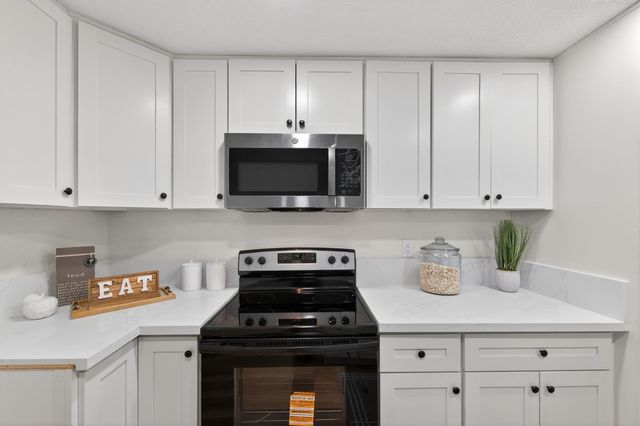 7717 VALLEY WOOD Dr, Sacramento, CA 95828