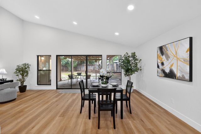 7717 VALLEY WOOD Dr, Sacramento, CA 95828