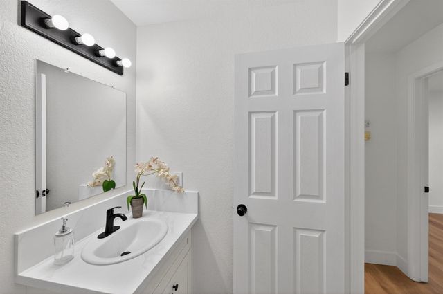 7717 VALLEY WOOD Dr, Sacramento, CA 95828