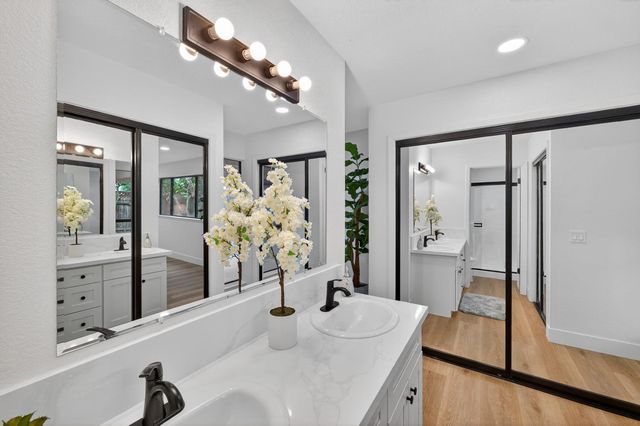 7717 VALLEY WOOD Dr, Sacramento, CA 95828