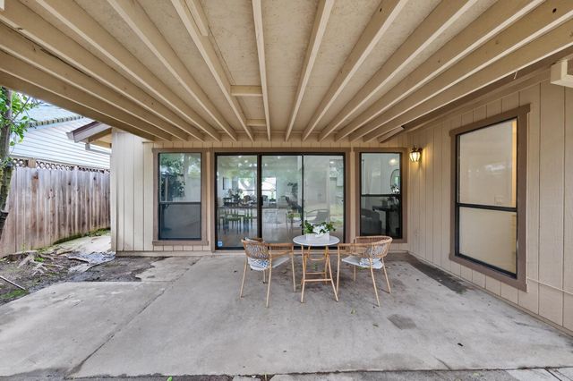 7717 VALLEY WOOD Dr, Sacramento, CA 95828