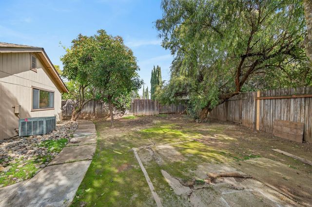 7717 VALLEY WOOD Dr, Sacramento, CA 95828