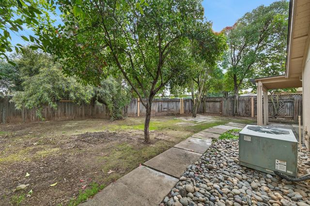 7717 VALLEY WOOD Dr, Sacramento, CA 95828